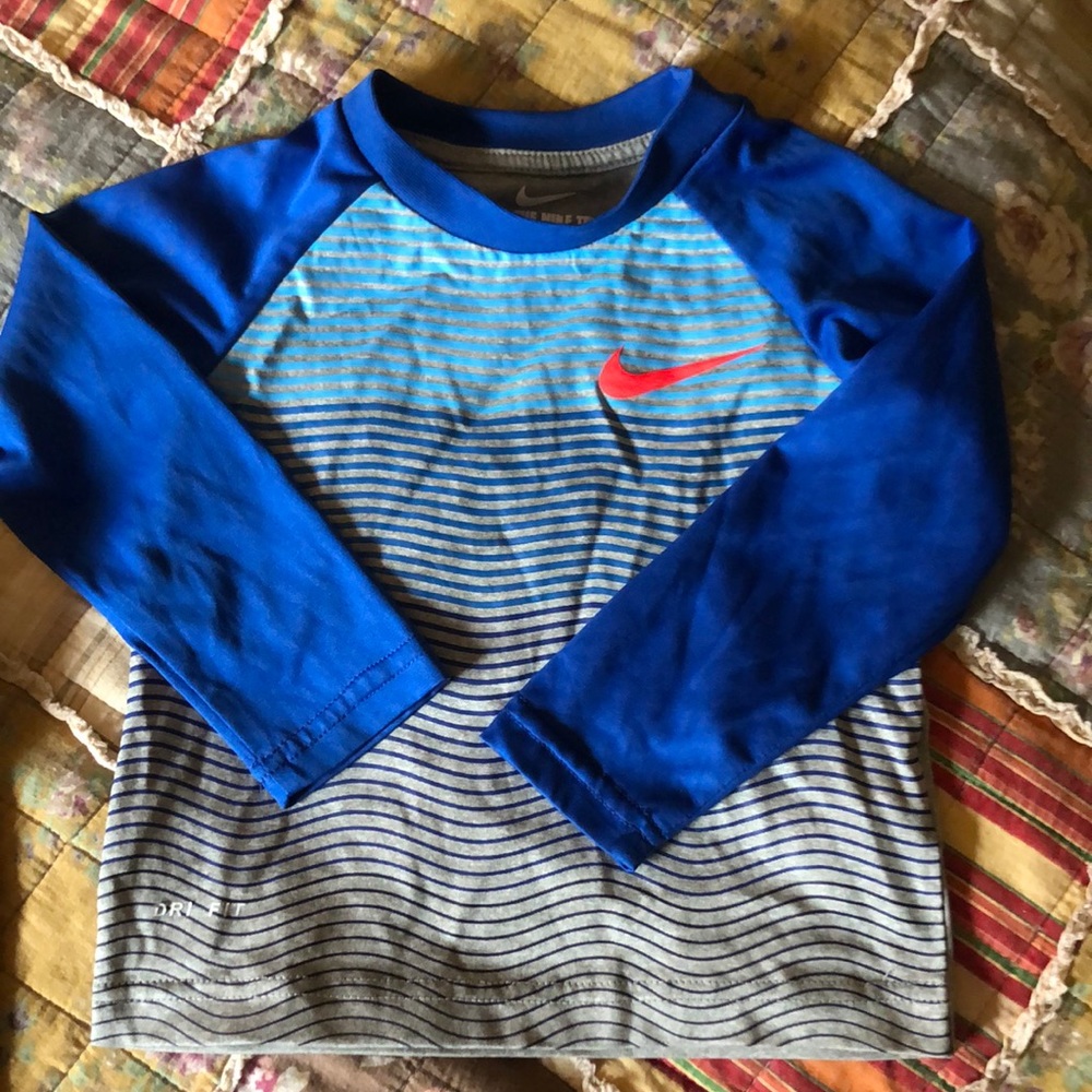 2t long sleeve Nike DRI  FIT
